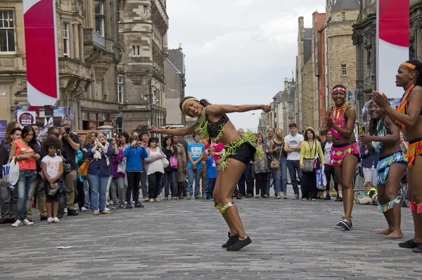 Afrikansk dansare på edinburgh festival — Stockfoto