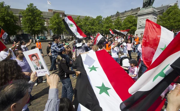 Syrians rally for Assad — Stock Photo, Image