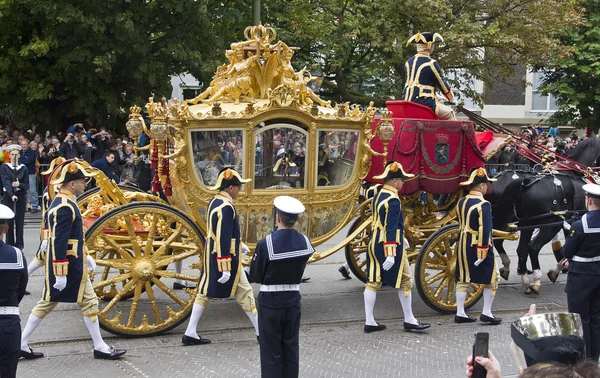 Goldene Kutsche mit Königin Beatrix — Stockfoto