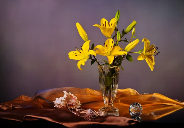 Vacker bukett med liljor — Stockfoto