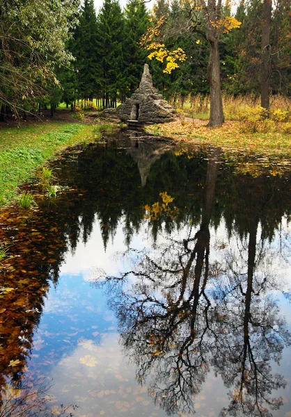 Hösten i den gamla parken — Stockfoto