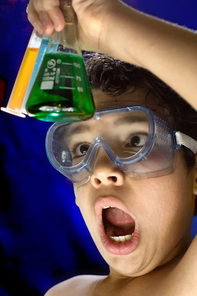 化学の少年 — ストック写真