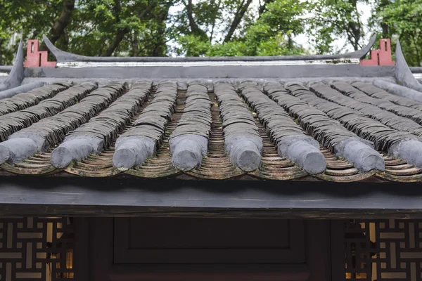 Chinês telha tradicional telhado em — Fotografia de Stock