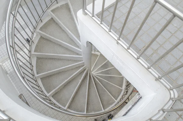 Спиральная лестница в мэрии Гонконга — стоковое фото