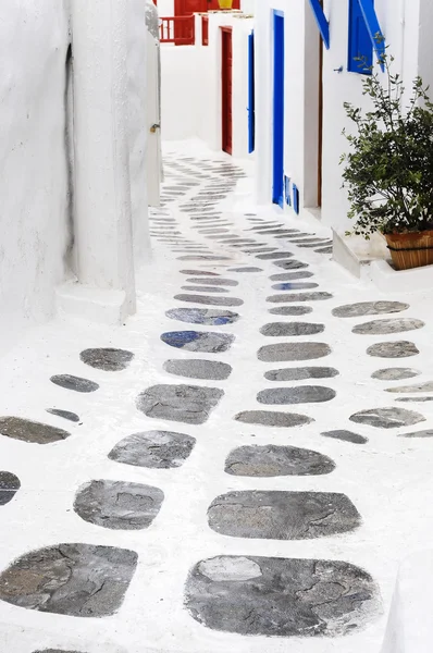 Witte pad in mykonos, Griekenland. Stockfoto