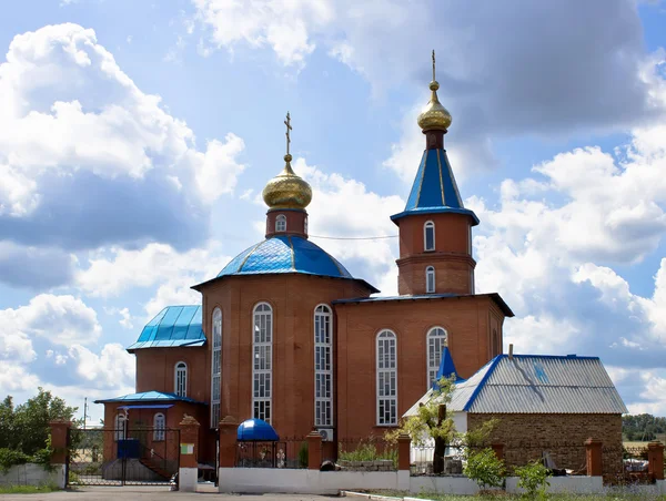 Russische Dorfkirche — Stockfoto