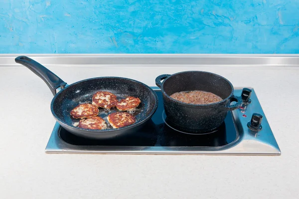 stock image Cutlets and buckwheat cereal in a ware