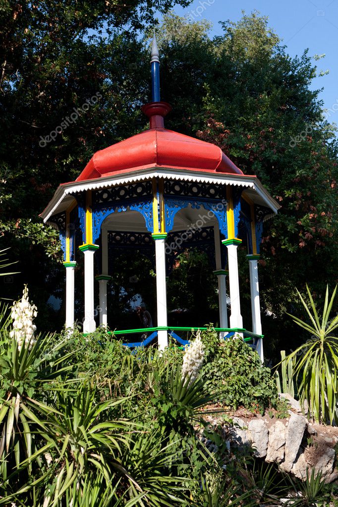 Arbor in the Nikita Botanical Gardens Yalta — Stock Photo © maximult 12071372