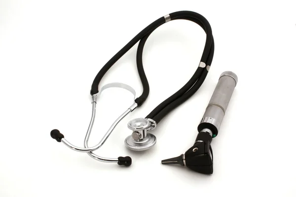 Stetoscop și otoscop peste alb — Fotografie, imagine de stoc