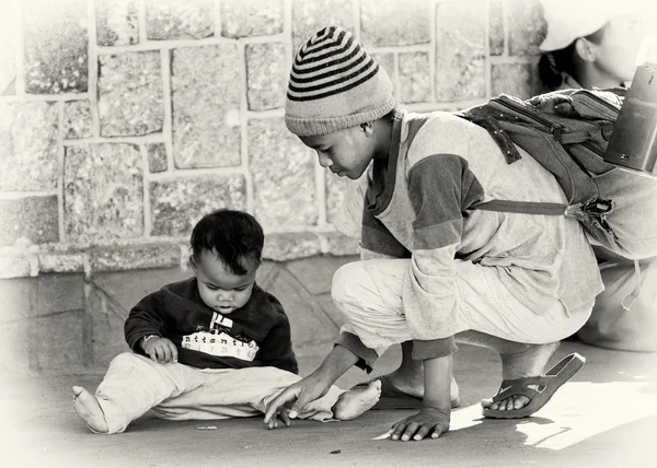 Zwei brüder im madagaskar — Stockfoto