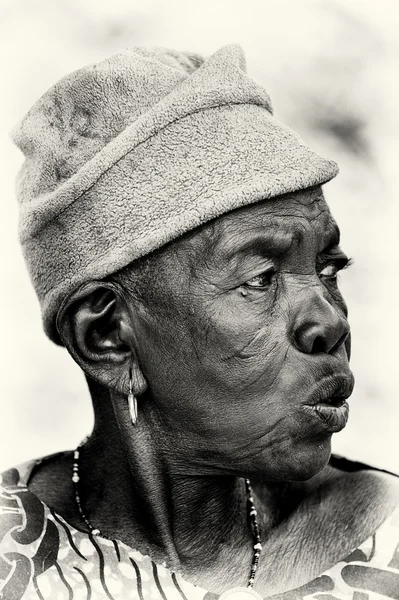 Una anciana de Benín con sombrero — Foto de Stock