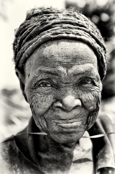 An old woman smiles — Stock Photo, Image