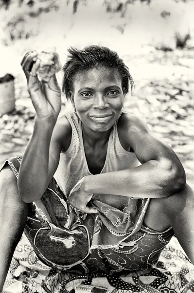 Ritratto di una bella giovane donna del Benin — Foto Stock