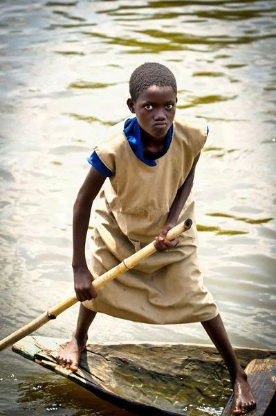 Little Benin boy swims in canoe (in color) — Stock Photo, Image