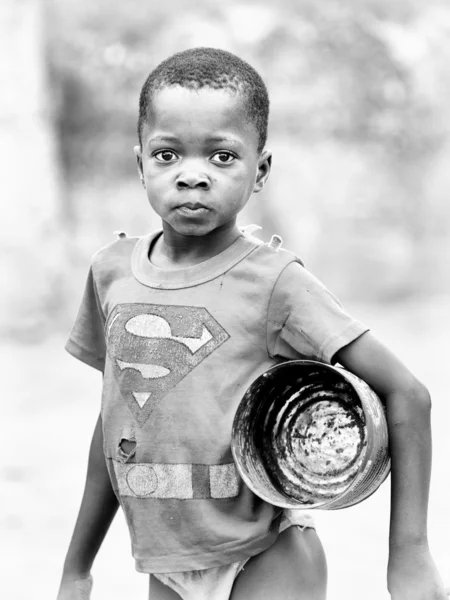 Benin little boy with an empty paint jar in his hands — Stock Photo, Image