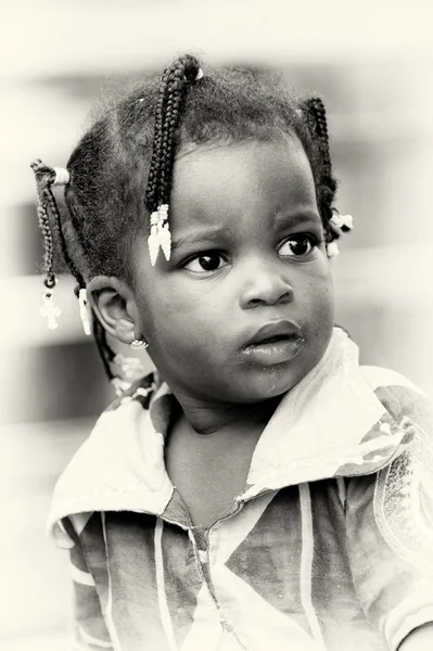 Little baby girl from Benin watches attentively — Stock Photo, Image
