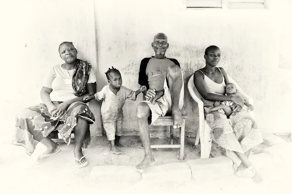 Benin familj poser — Stockfoto