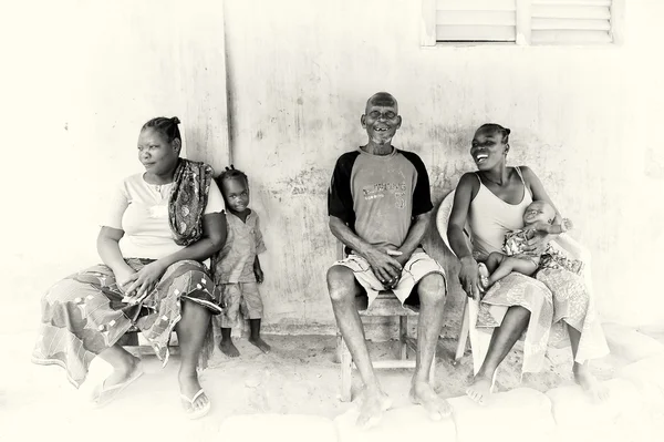 Benin gran familia posa —  Fotos de Stock