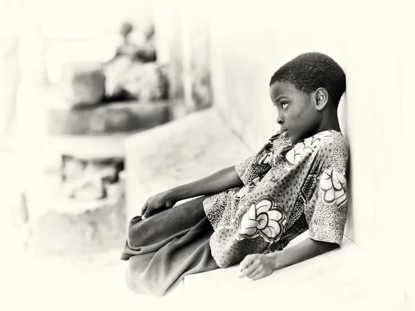 Little Benin girl sits ans sings — Stock Photo, Image