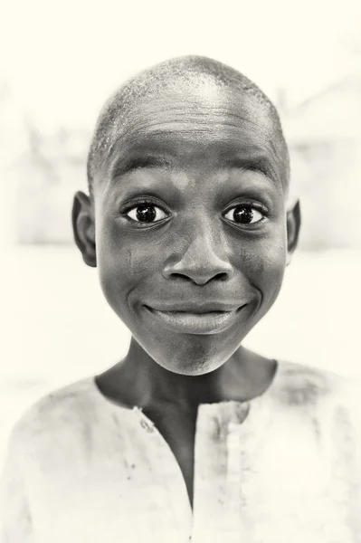 Benin jongen lijkt een vreemdeling — Stockfoto
