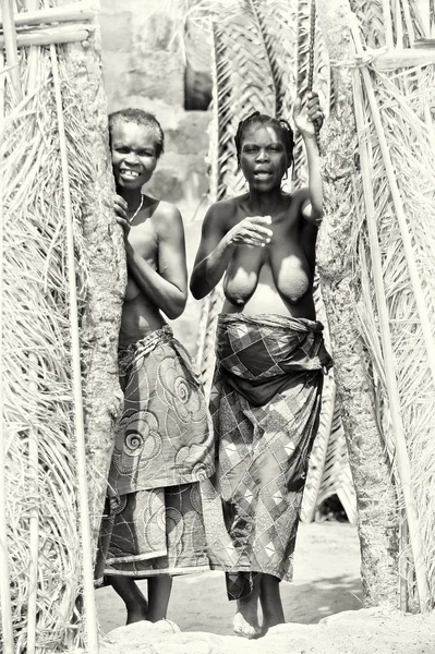 Pół nagie kobiety z Beninu — Zdjęcie stockowe