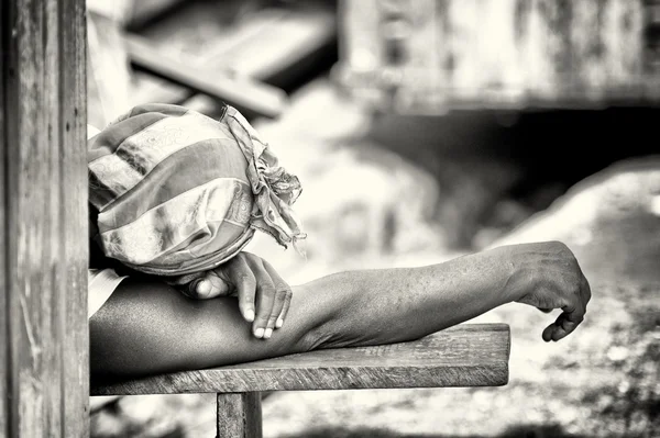 Женщина из Ганы отдыхает. — стоковое фото