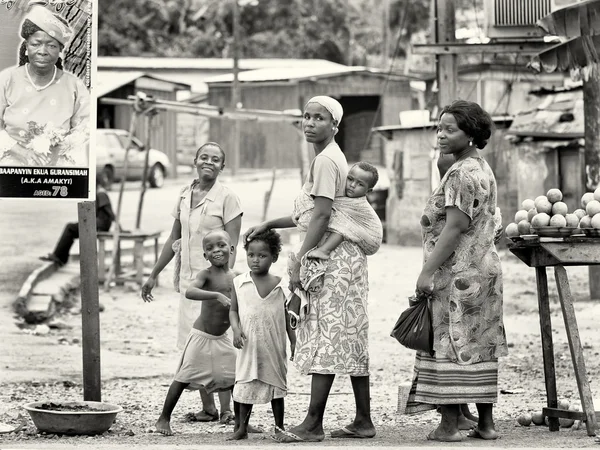 Skupina ghanský představuje pro fotoaparát — Stock fotografie