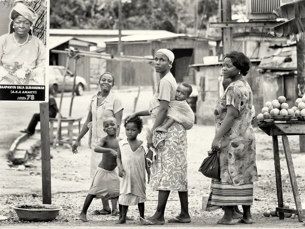 Group of Ghanaian poses for the camera — Stock Photo, Image