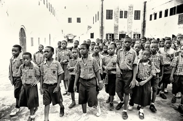 Group of Ghanaian children goes to study — Stock Photo, Image