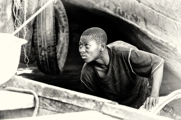 Ghanský muž z úložiště — Stock fotografie