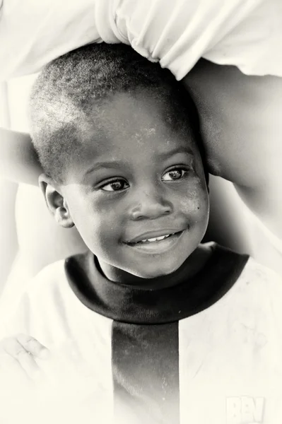 Portrét mladého chlapce, ghanský. — Stock fotografie