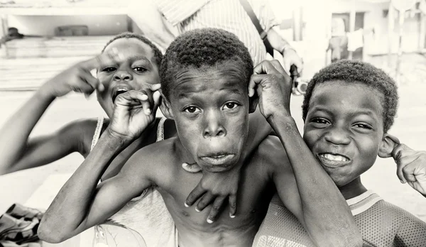 Ганайцы веселятся перед камерой — стоковое фото