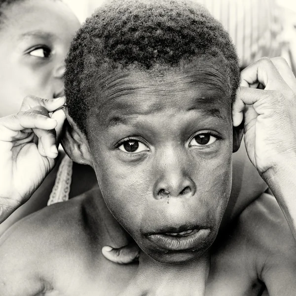 Een Ghanese man heeft plezier voor de camera — Stockfoto
