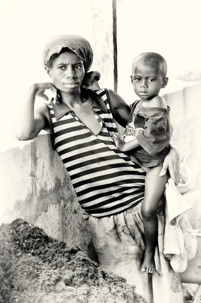 彼の母親の腕にガーナ赤ちゃん — ストック写真