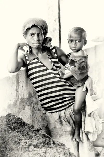 stock image Little Ghanaian baby on the arms of his mother