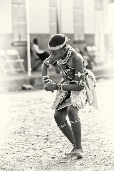 Obrázek taneční ghanský ženy — Stock fotografie