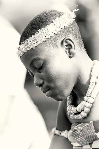 Uma garota ganesa durante o baile — Fotografia de Stock