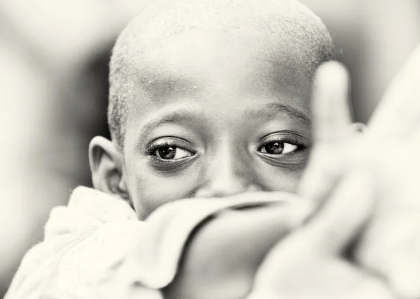 Otroliga ögon av en ghanansk pojke — Stockfoto