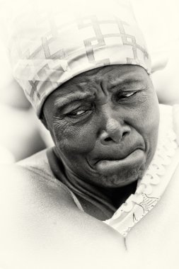 yaşlı kadından üzgün: Gana