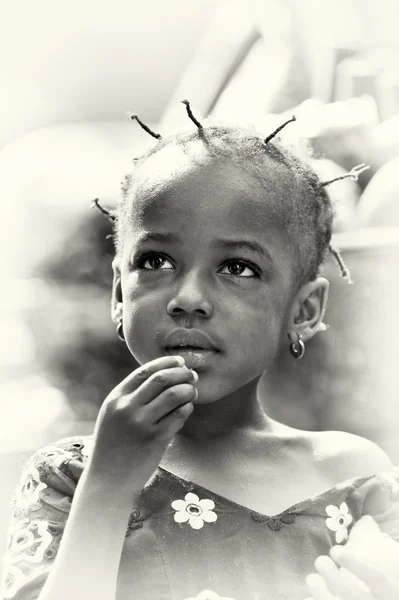 Bambina del Ghana con capelli rari — Foto Stock