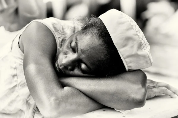 A Ghanaian lady sleeps after work — Stock Photo, Image