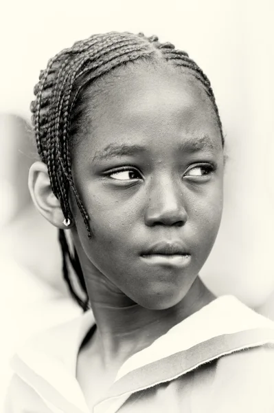 Gana üzerinden çok sevimli bir kız — Stok fotoğraf