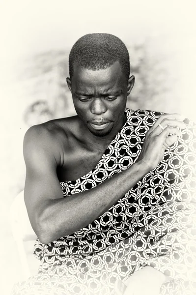 Мужчина из Ганы в типичной одежде — стоковое фото
