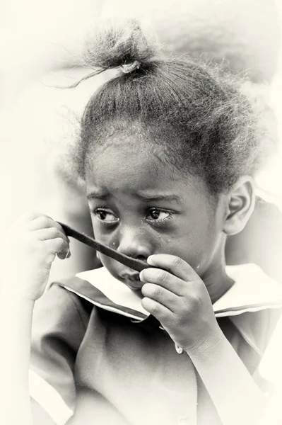 Little Ghanaian girl cries in the school — Stock Photo, Image