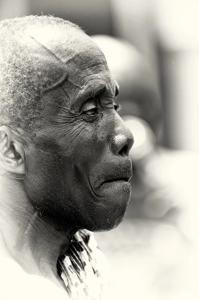 Een profiel van een oude man uit ghana — Stockfoto