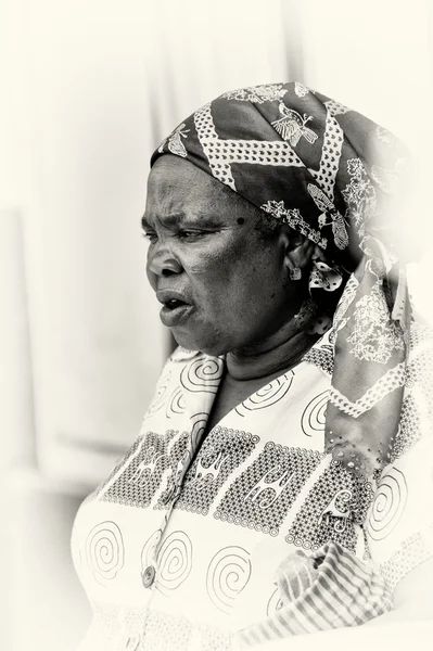 Портрет із жінкою з Гани виглядає сердитися — стокове фото