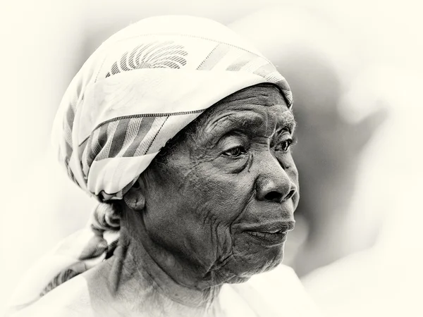 Portrét pěkná stará dáma z Ghany — Stock fotografie