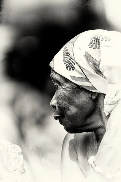 Um perfil de uma velhota de Gana — Fotografia de Stock