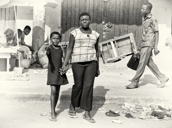 Kızıyla birlikte Ganalı bir kadının fotoğrafını — Stok fotoğraf