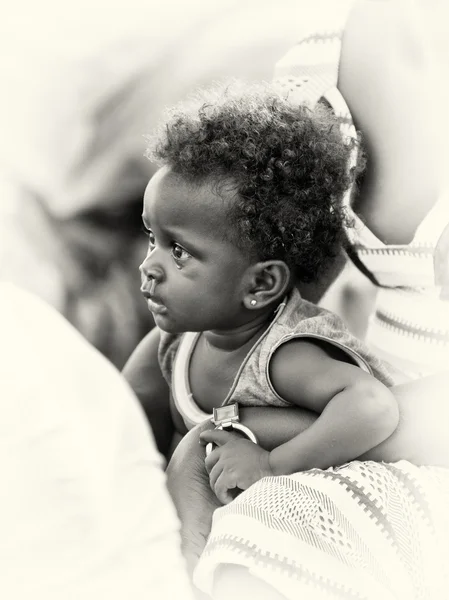 Lille gråtende baby fra Ghana – stockfoto